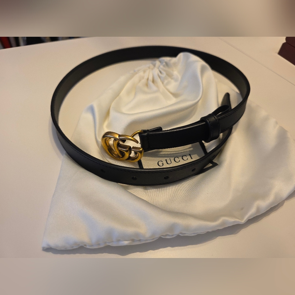Like New Gucci Thin Leather belt with Double G buckle
